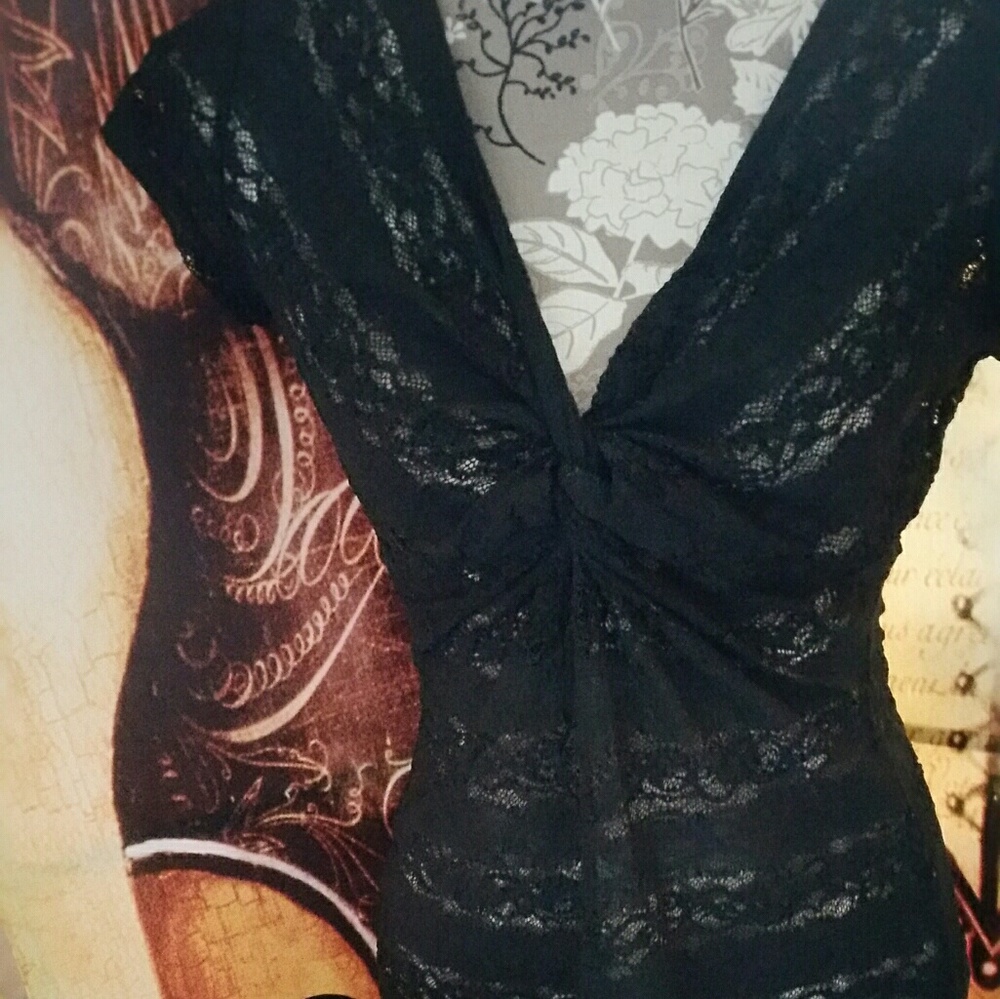 Black Karen Kane lacey top sz med